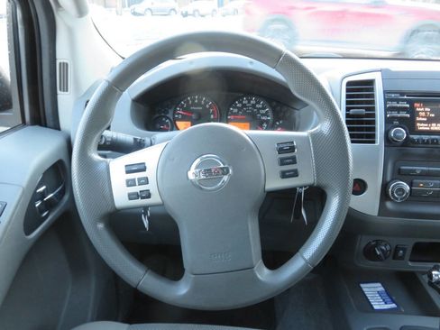 Used 2013 Nissan Frontier SV image 15