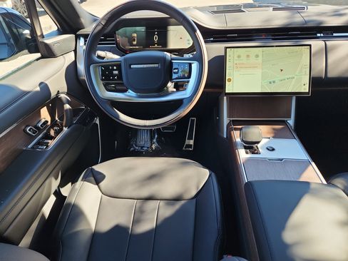 New 2025 Land Rover Range Rover SE image 4