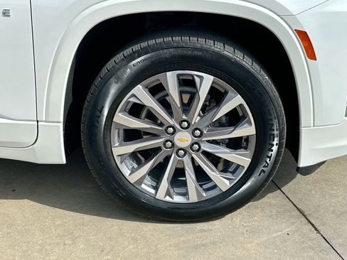 Used 2023 Chevrolet Traverse Premier image 10