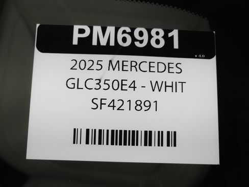 Used 2025 Mercedes-Benz GLC 350e 4MATIC image 37