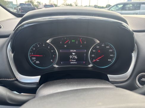 Used 2021 Chevrolet Traverse LT w/ LT Premium Package image 12