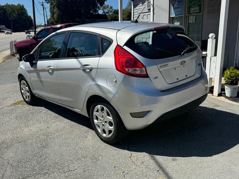 Used 2013 Ford Fiesta SE w/ Super Fuel Economy Pkg image 4