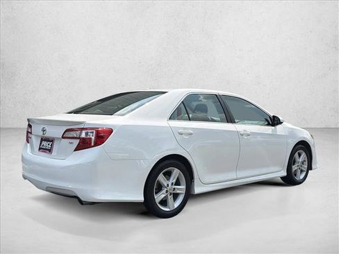 Used 2013 Toyota Camry SE FWD image 5