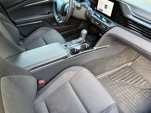 Used 2025 Toyota Camry LE image 18