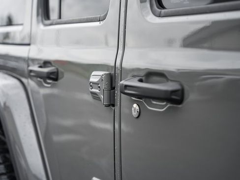 Used 2018 Jeep Wrangler Unlimited Sahara w/ Dual Top Group image 16