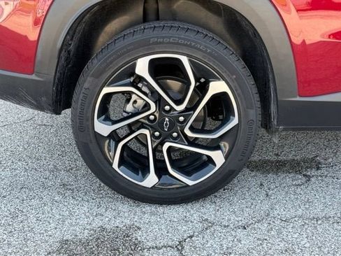 Certified 2025 Chevrolet Trax RS w/ Driver Confidence Package FWD image 8