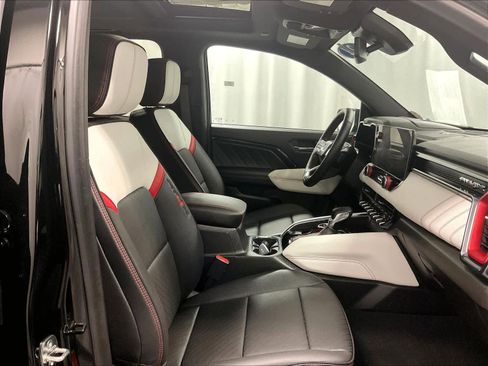 Used 2024 GMC Canyon AT4X image 11