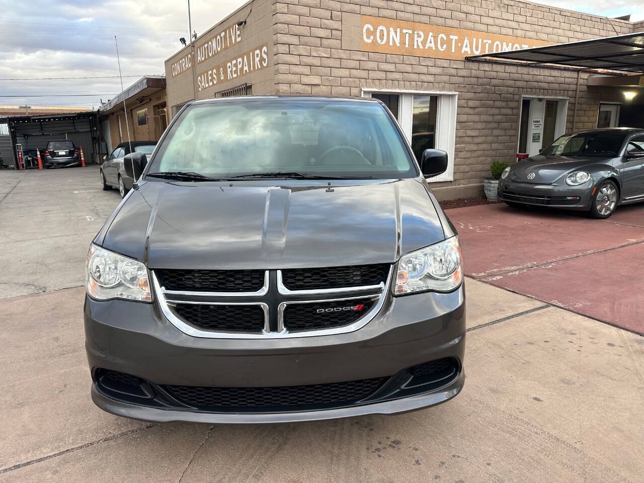 Used 2018 Dodge Grand Caravan SE w/ UConnect Hands-Free Group FWD image 1