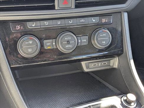 Used 2022 Volkswagen Jetta SE image 15