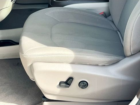 Used 2021 Chrysler Pacifica Touring w/ Cold Weather Group image 16