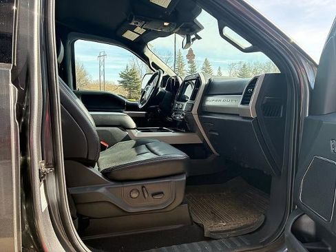 Used 2022 Ford F350 Lariat w/ Black Appearance Package image 8