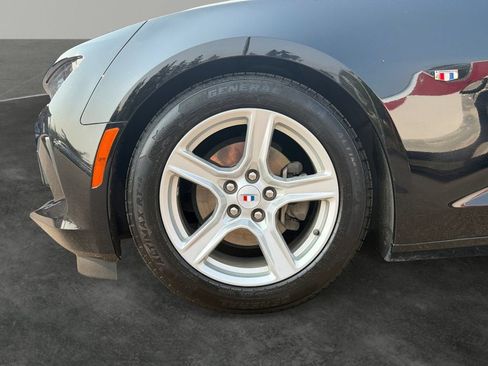 Used 2017 Chevrolet Camaro LT w/ Technology Package RWD image 4