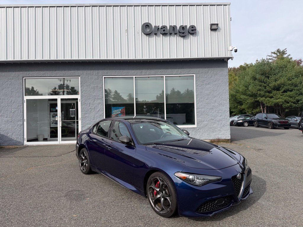 Used 2019 Alfa Romeo Giulia Ti AWD/4WD image 8