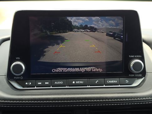 Used 2023 Nissan Rogue S AWD/4WD image 37