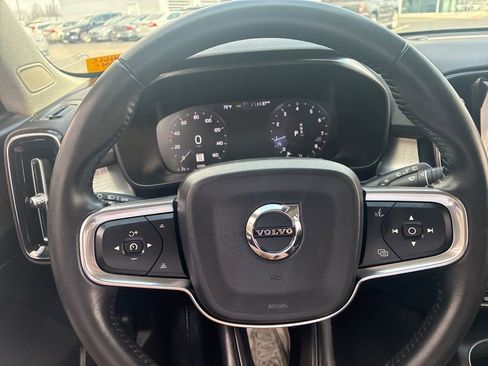 Used 2020 Volvo XC40 T5 Momentum image 11