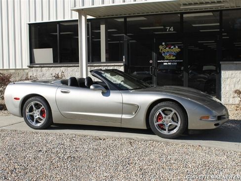 Used 2000 Chevrolet Corvette Coupe w/ Memory Pkg RWD image 17