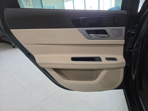 Used 2016 Jaguar XF Prestige image 16