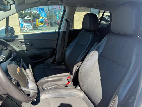 Used 2018 Chevrolet Trax LT w/ Driver Confidence Package AWD/4WD image 16