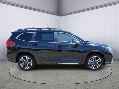 Used 2023 Subaru Ascent Limited w/ Technology Package AWD/4WD image 9