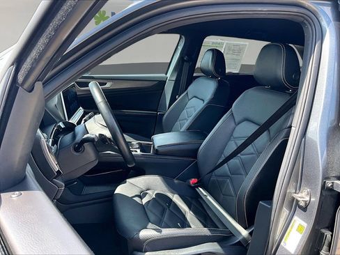 Used 2025 Volkswagen Atlas Cross Sport SE AWD/4WD image 25