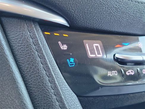 Used 2018 Cadillac XT5 Premium Luxury image 35