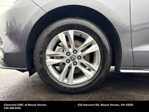 Used 2025 Toyota Sienna XLE image 26