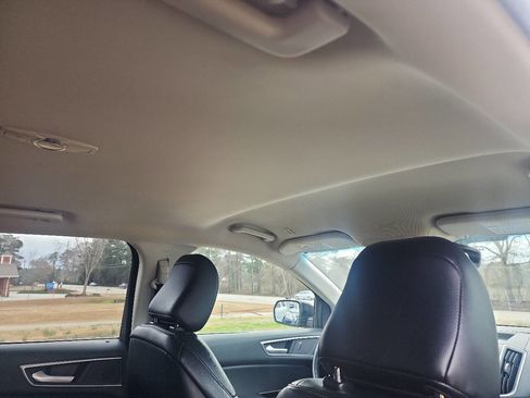 Used 2020 Ford Edge SEL image 18