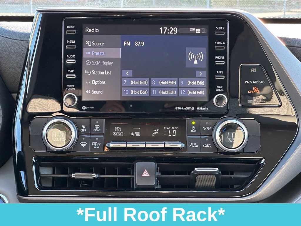 Used 2022 Toyota Highlander LE AWD/4WD image 23