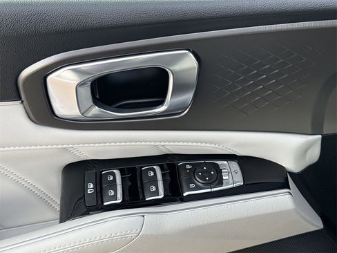 Used 2025 Kia Sorento SX image 15
