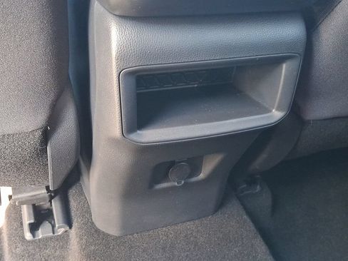 Used 2019 Toyota RAV4 LE AWD/4WD image 11