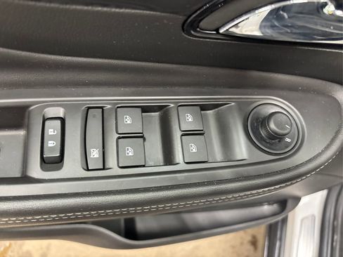 Used 2022 Buick Encore Preferred w/ Safety Package image 31