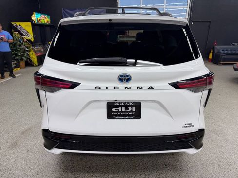 Used 2021 Toyota Sienna XSE FWD image 4