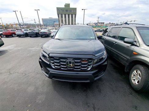 Used 2024 Honda Passport TrailSport image 2