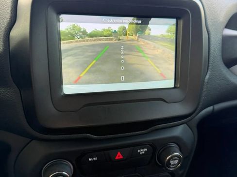 Used 2020 Jeep Renegade Altitude AWD/4WD image 17