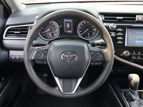 Used 2018 Toyota Camry LE w/ Convenience Package FWD image 16