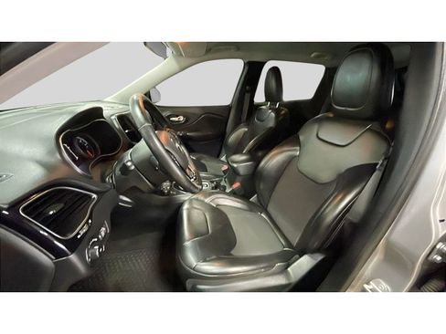 Used 2020 Jeep Cherokee Latitude Plus image 11