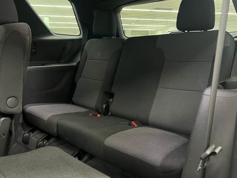 Used 2022 Chevrolet Traverse LT image 26
