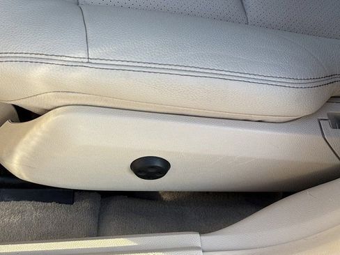 Used 2016 Mercedes-Benz E 350 Sedan image 18