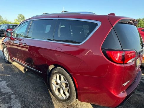 Used 2019 Chrysler Pacifica Touring-L Plus w/ Tire & Wheel Group FWD image 3