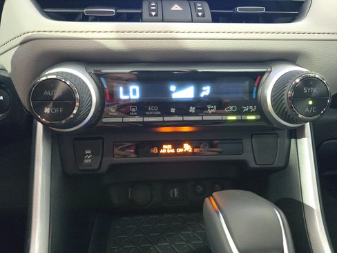 Used 2025 Toyota RAV4 XLE Premium AWD/4WD image 21