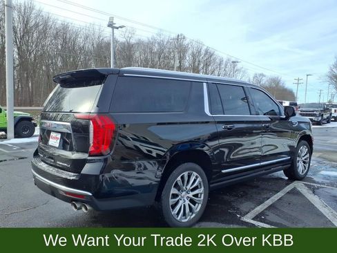 Used 2022 GMC Yukon XL Denali w/ Denali Premium Package image 6