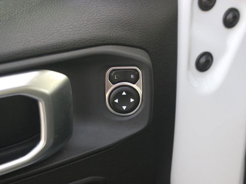 Used 2024 Jeep Wrangler Unlimited Rubicon image 12