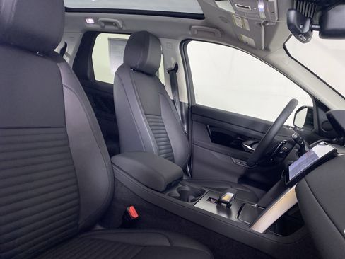 Used 2025 Land Rover Discovery Sport S image 17