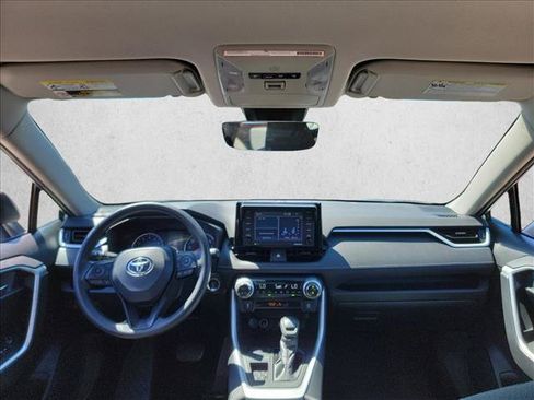 Used 2021 Toyota RAV4 XLE FWD image 15