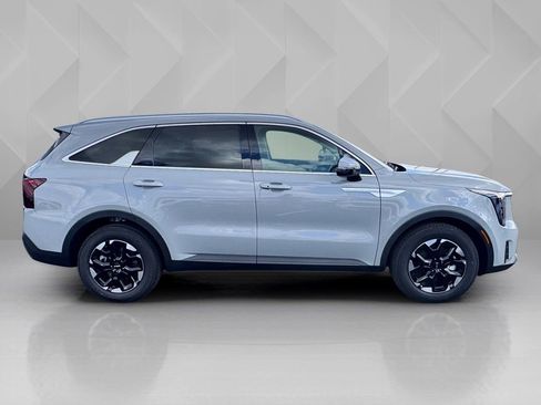 New 2026 Kia Sorento S w/ S Panoramic Sunroof Package image 4