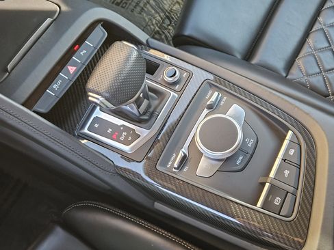 Used 2020 Audi R8 V10 w/ Carbon Exterior Package image 22