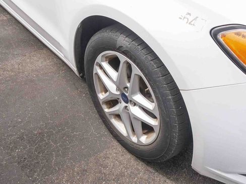 Used 2014 Ford Fusion SE FWD image 5