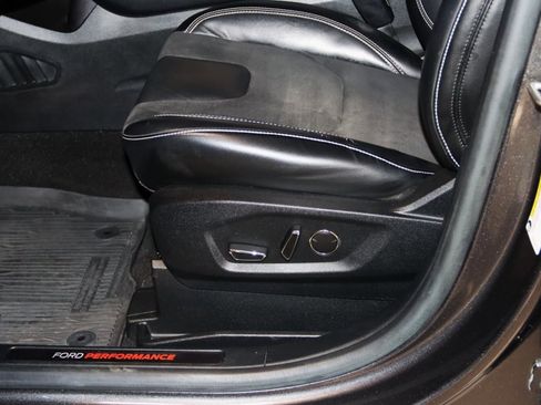 Used 2019 Ford Edge ST w/ Cold Weather Package image 32