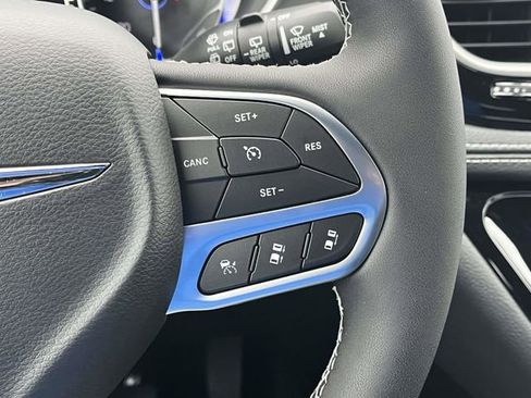New 2026 Chrysler Pacifica Select image 20