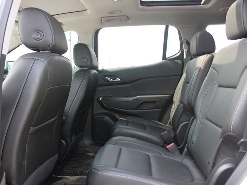 Used 2023 GMC Acadia SLT w/ Preferred Package FWD image 18